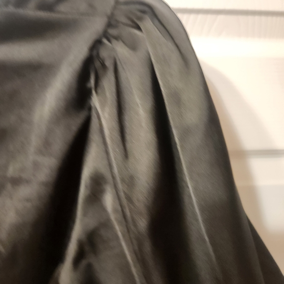 EXPRESS Open back satiny top - Picture 10 of 11